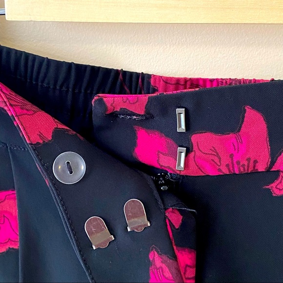 Dynamite black with fuchsia flowers shorts - Picture 3 of 9